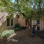Casita Don Manuel, 1 Bedroom, Sleeps 2, Private Yard, Grill, Kiva Fireplace