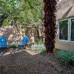 Casita Don Manuel, 1 Bedroom, Sleeps 2, Private Yard, Grill, Kiva Fireplace