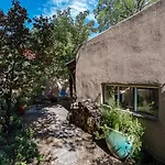 Casita Don Manuel, 1 Bedroom, Sleeps 2, Private Yard, Grill, Kiva Fireplace
