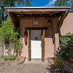 Casita Don Manuel, 1 Bedroom, Sleeps 2, Private Yard, Grill, Kiva Fireplace