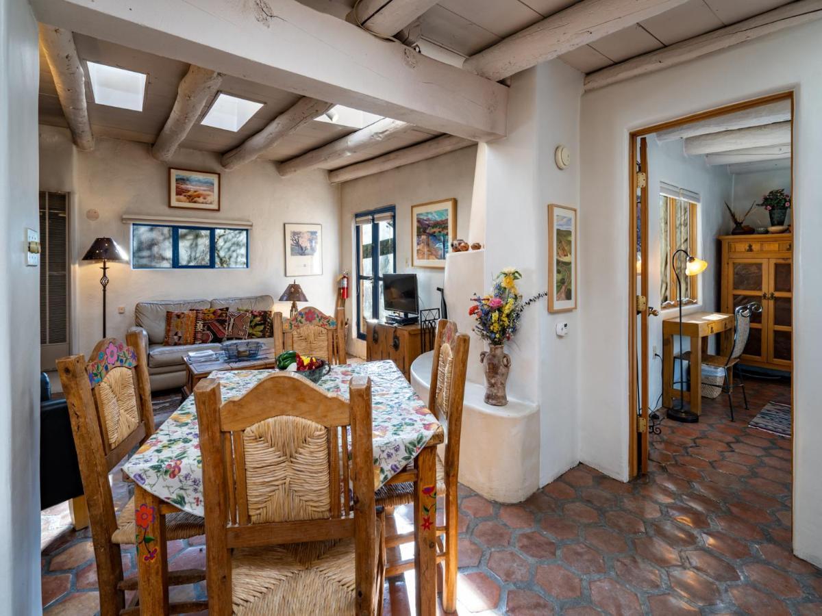Casita Don Manuel, 1 Bedroom, Sleeps 2, Private Yard, Grill, Kiva Fireplace Сasa de vacaciones *