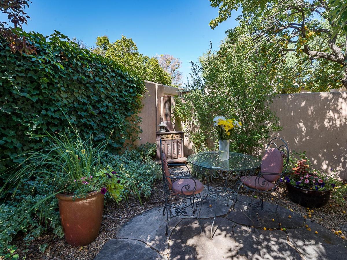 Casita Don Manuel, 1 Bedroom, Sleeps 2, Private Yard, Grill, Kiva Fireplace * Santa Fe