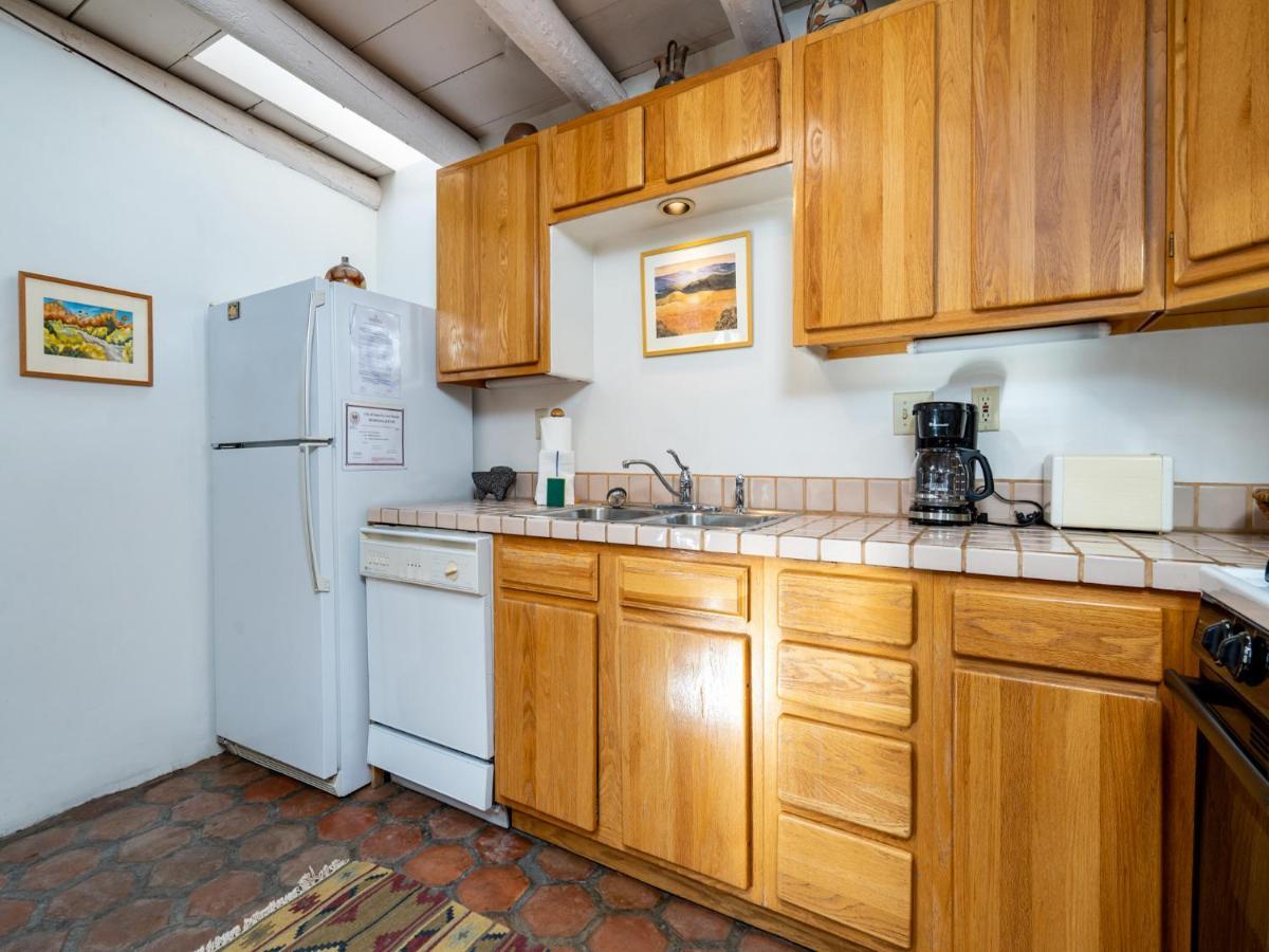 Сasa de vacaciones Casita Don Manuel, 1 Bedroom, Sleeps 2, Private Yard, Grill, Kiva Fireplace Santa Fe
