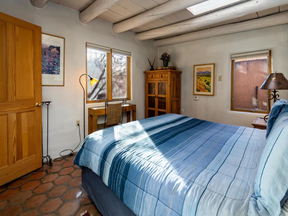 Casita Don Manuel, 1 Bedroom, Sleeps 2, Private Yard, Grill, Kiva Fireplace *