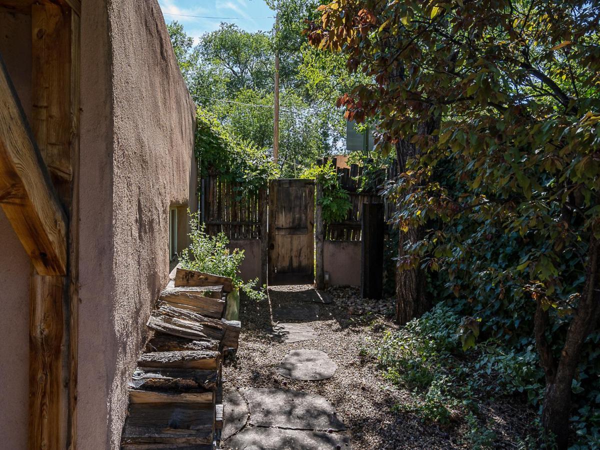Casita Don Manuel, 1 Bedroom, Sleeps 2, Private Yard, Grill, Kiva Fireplace *